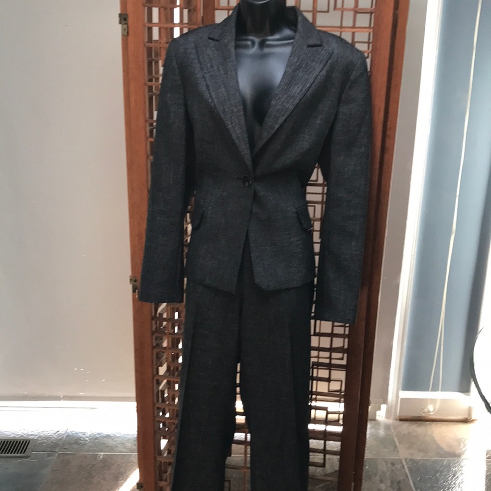 Jones Studio black and silver pant suit. Size 12.